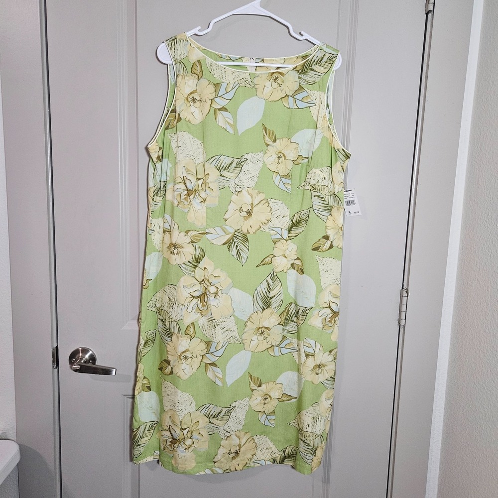 $70 NEW‎ Iolani Hawaiian Dress Size XL Floral Print Light Green